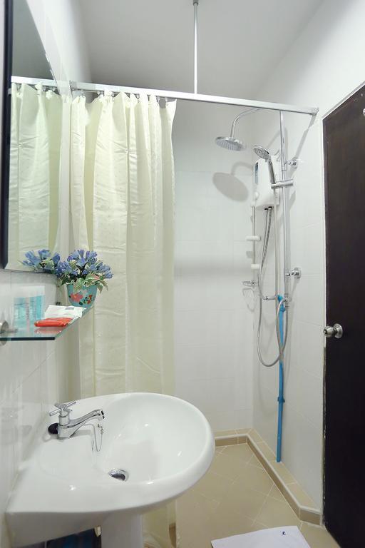 Baan Namtarn Guest House Бангкок Номер фото